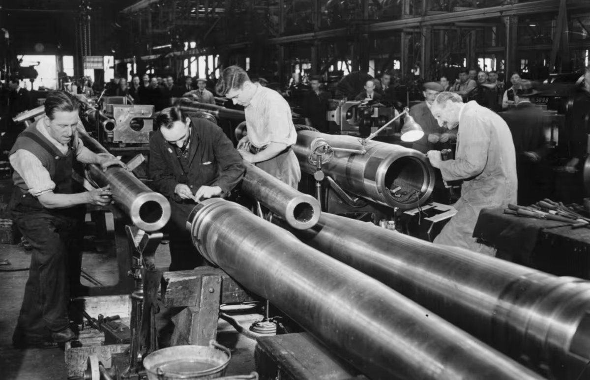 StevenScrase's tweet photo. 🧵👇 At our zenith, Britain was the undisputed forge of the modern world. Our Lancashire cotton mills clothed empires, the Clyde shipyards built armadas that ruled the waves, and the blistering furnaces of Sheffield steel armed the free world against tyranny. We were a sovereign industrial titan. We relied on absolutely no one for our defense.

Today? The political class is popping champagne because a German defence firm (Rheinmetall) has kindly opened a factory in Telford so we can finally produce tank and artillery barrels on UK soil for the first time in two decades. 

Relying on foreign executives to build basic munitions in our own country isn't a victory—it is the ultimate humiliation of our managed decline.