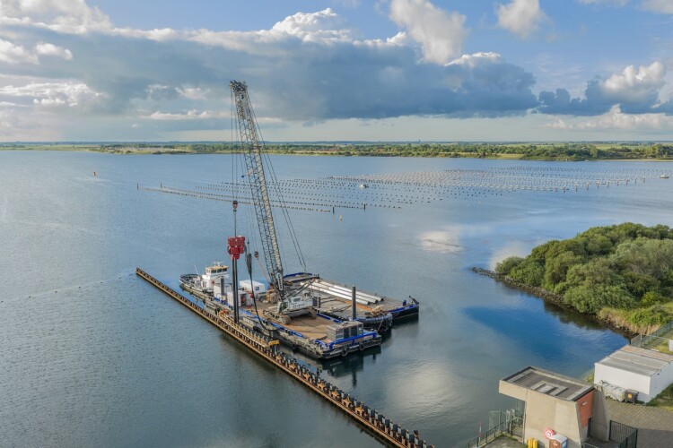 TCIndex's tweet photo. Unplugged Liebherr for Dutch locks

De Klerk Werkendam is using an electric Liebherr crawler crane mounted on an electric pontoon for sheet piling work on sluice locks in Brouwersdam, the Netherlands.

#Liebherr #ElectricConstruction #ConstructionEquipment #PlantMachinery https://t.co/w4rUHy0Ob4