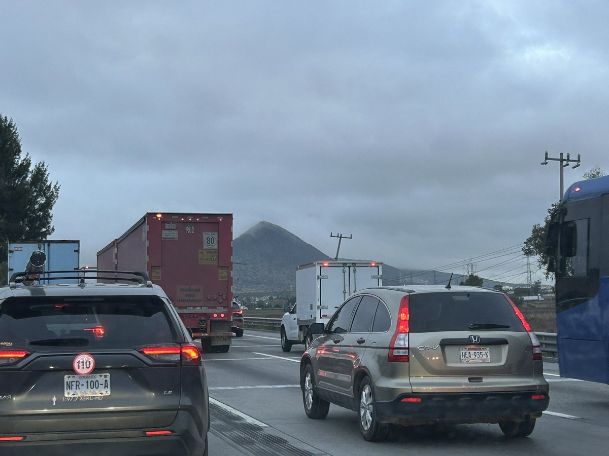 REPORTTERRITORY's tweet photo. Que dices @CAPUFE cuando vas a poner solución a la salida a Jorobas o al podrido AIFA en la #AutMexicoQueretaro se pierde mucho tiempo y se arriesga la vida al frenarte aquí @GN_MEXICO_ @SICTmx deja de ser un adorno #CuartaTransformacion esto no es juego,no es transa,es realidad https://t.co/TZXSlla5xK