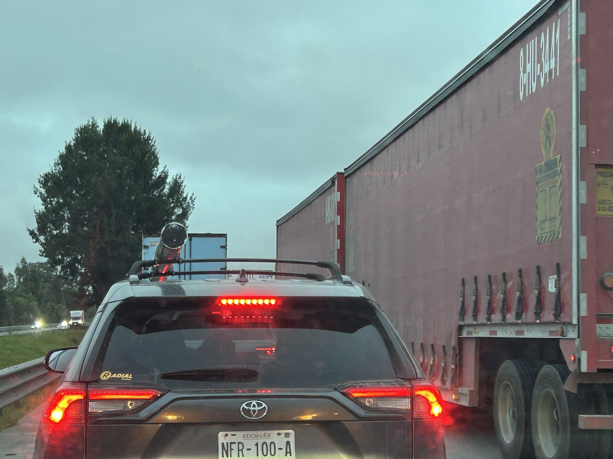REPORTTERRITORY's tweet photo. Que dices @CAPUFE cuando vas a poner solución a la salida a Jorobas o al podrido AIFA en la #AutMexicoQueretaro se pierde mucho tiempo y se arriesga la vida al frenarte aquí @GN_MEXICO_ @SICTmx deja de ser un adorno #CuartaTransformacion esto no es juego,no es transa,es realidad https://t.co/TZXSlla5xK