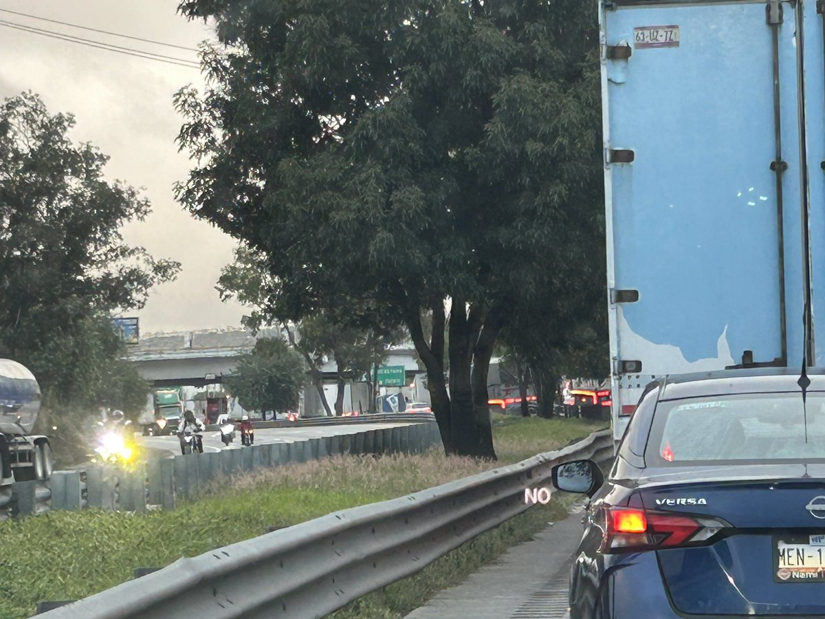 REPORTTERRITORY's tweet photo. Que dices @CAPUFE cuando vas a poner solución a la salida a Jorobas o al podrido AIFA en la #AutMexicoQueretaro se pierde mucho tiempo y se arriesga la vida al frenarte aquí @GN_MEXICO_ @SICTmx deja de ser un adorno #CuartaTransformacion esto no es juego,no es transa,es realidad https://t.co/TZXSlla5xK
