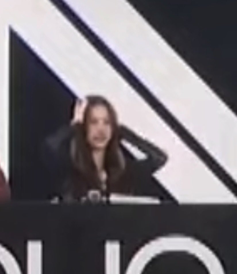 kieutou_serbia's tweet photo. FREEN HAHAHAHAHAHAHAHAHA
I feel so bad 😭 at least we can mute but she can’t sjsjsjs

#DUOONEXFreenBecky https://t.co/MXv7xEUMSu