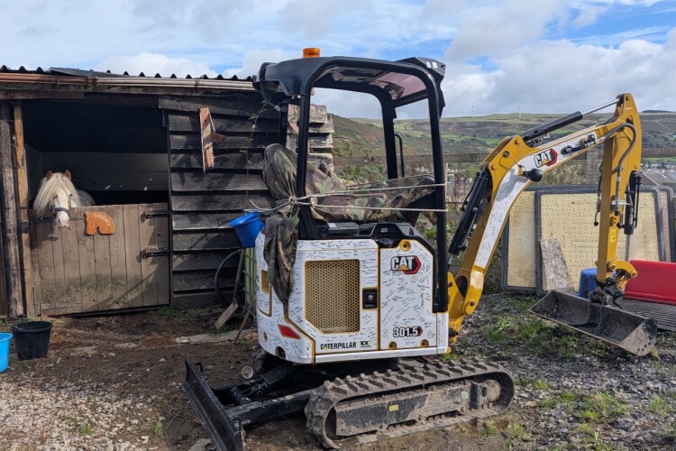 TCIndex's tweet photo. Donated Cat supports veterans' group

Valley Veterans, a Welsh charity, has been using a donated Cat 301.5 compact excavator for groundwork, building stables and gardens, offices and a therapy space.

#Caterpillar #CAT #ConstructionEquipment #Veterans #VeteransSupport https://t.co/ghEC68kxWp