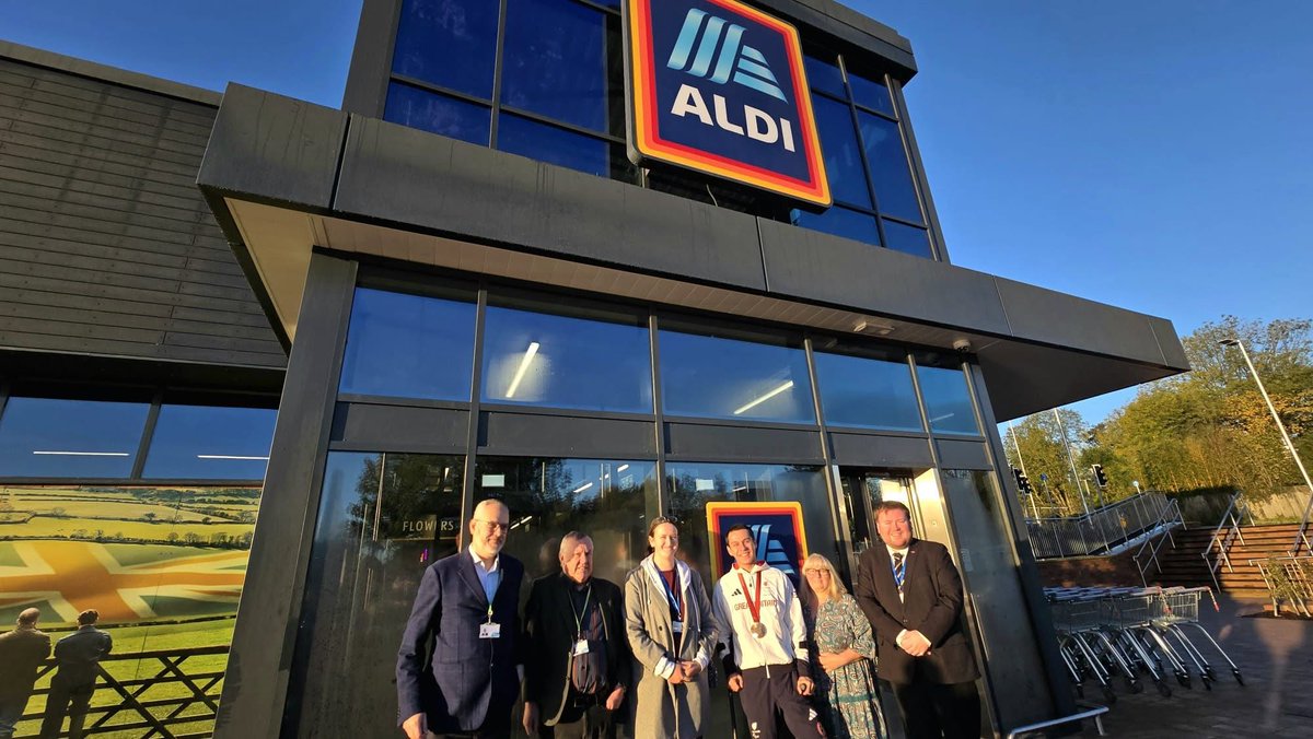 CommunityAd's tweet photo. A brand-new Aldi supermarket has opened on Canterbury Road in Kennington, Ashford!
Mayor Cllr Matthew Bridger, Cllr Crook and Council Clerk Deborah were there for the occasion. They also met multi-medal-winning Paralympic fencer Oliver Lam-Watson, who joined to cut the ribbon https://t.co/X8r6GxPCwu