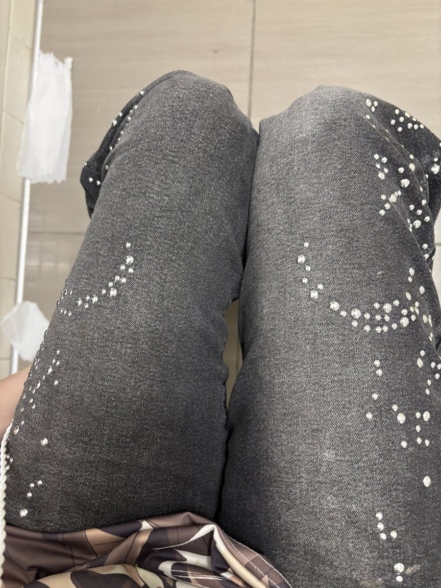 _suguruzsys's tweet photo. Body check in my work bathroom my thighs are big https://t.co/bXzL9a7Ped