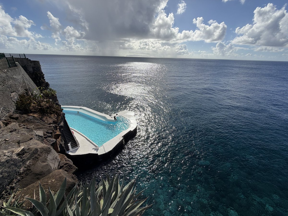 timothysykes's tweet photo. I’m just swimming along in this awesome pool when the market is so choppy, no need to force plays, even the free chat pumpers are getting crushed on plays like $GIXI so retweet this if you promise to be meticulous/patient as it’s all about quality over quantity in this market. Wait for ideal setups like $STAK $SDEV $AMOD were yesterday — do you promise to be disciplined????