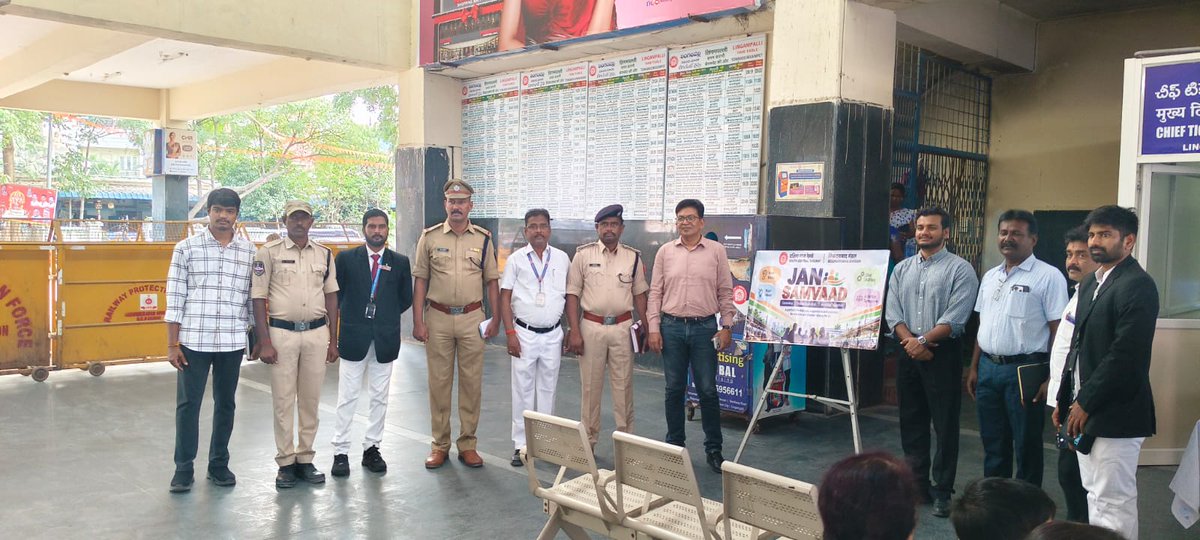 drmsecunderabad's tweet photo. Your Feedback, Our Commitment!
#RailJanSamvaad, a passenger interaction programme was conducted at #Lingampalli Station by ADRM/O, DCM/SC, Commercial Inspector and team.
#JanSamvaad #SCDPM6 #SCR
@PMOIndia @DARPG_GoI https://t.co/ZFSCYJGeDn