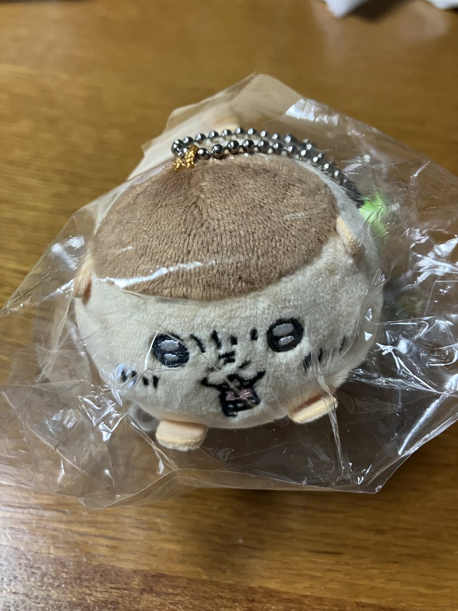 mikamikago's tweet photo. 数日前オープン時から一緒に勤務してた女子が退職、本業が忙しいので仕方ない

お世話になりましたーてLUPICIAのはちみつくれました

急すぎて気の利いた物なく推しマスコットとなんとなくスマホの裏に入れてるシール良かったらと言って見たけどさすがにいらなーいて笑われた😰 https://t.co/Eowr3X413W