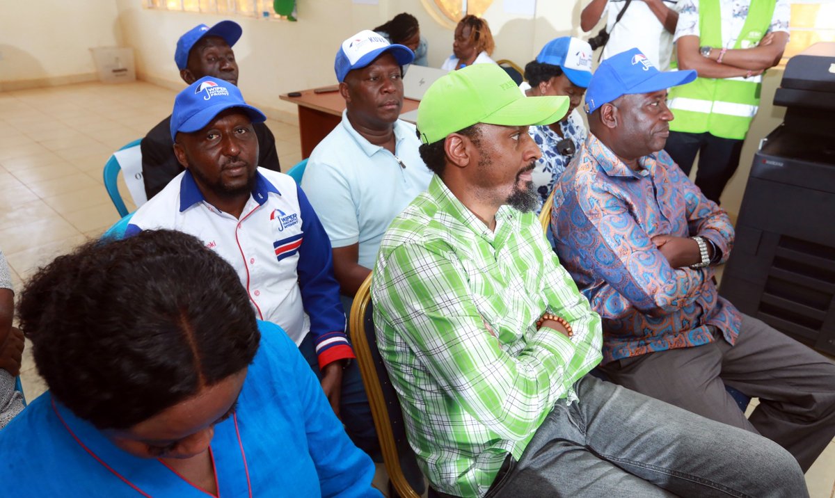 patricksafariR's tweet photo. Gachagua ametuma macuzoo wakuje kutusaidia tumalizane na kasongo mapema sana.
DCP was represented by senator Karungo Thangwa and Olkalou MP Sammy Ngotho during the clearance of Migwani by election wiper candidate.
Hapa Ng'otho anafunza wakamba vile watafanya kaa Olkalou https://t.co/WDHGNOLSQG