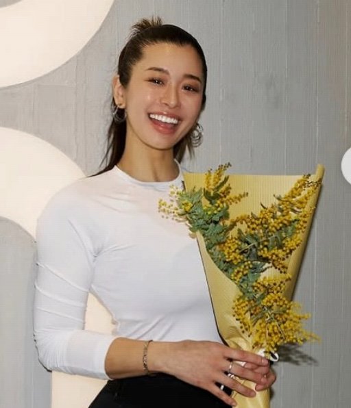 mibare_bcs's tweet photo. 【特報】
ガチ帰国子女🇺🇲の美人ピラティストレーナーさん💃、20歳当時の過ちがネットから発掘されてしまう。 https://t.co/MkbVgsHbtp