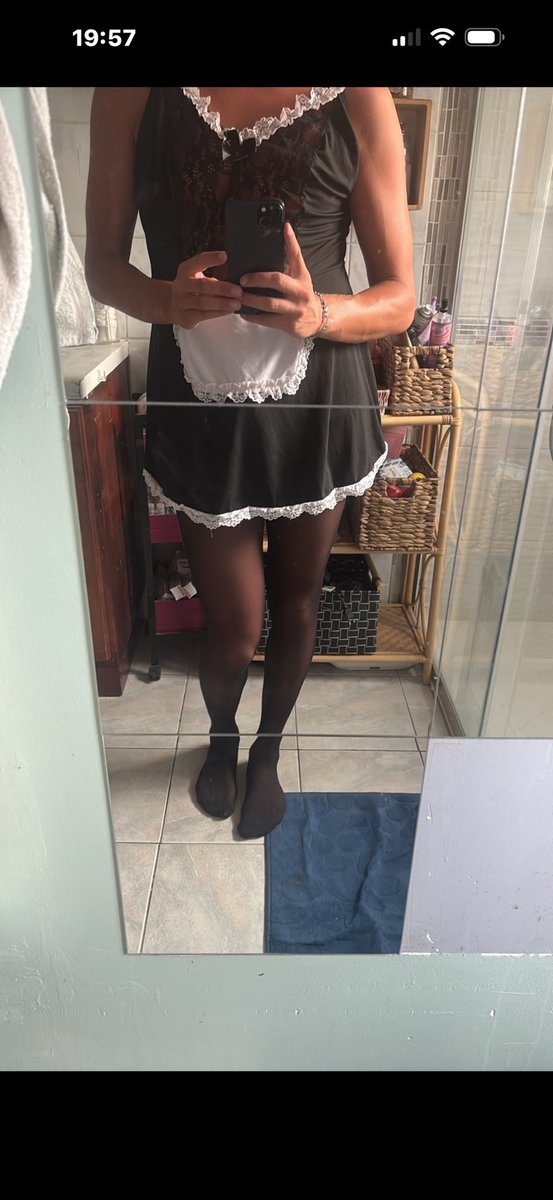 PantyhoseL0ver's tweet photo. Who call me?
#Ceossdresser #Crossdressing #FrenchMaid #Pantyhose #BlackPantyhose #Tights #BlackTights #LegsInTights #Collants https://t.co/RbWYaUNMlE