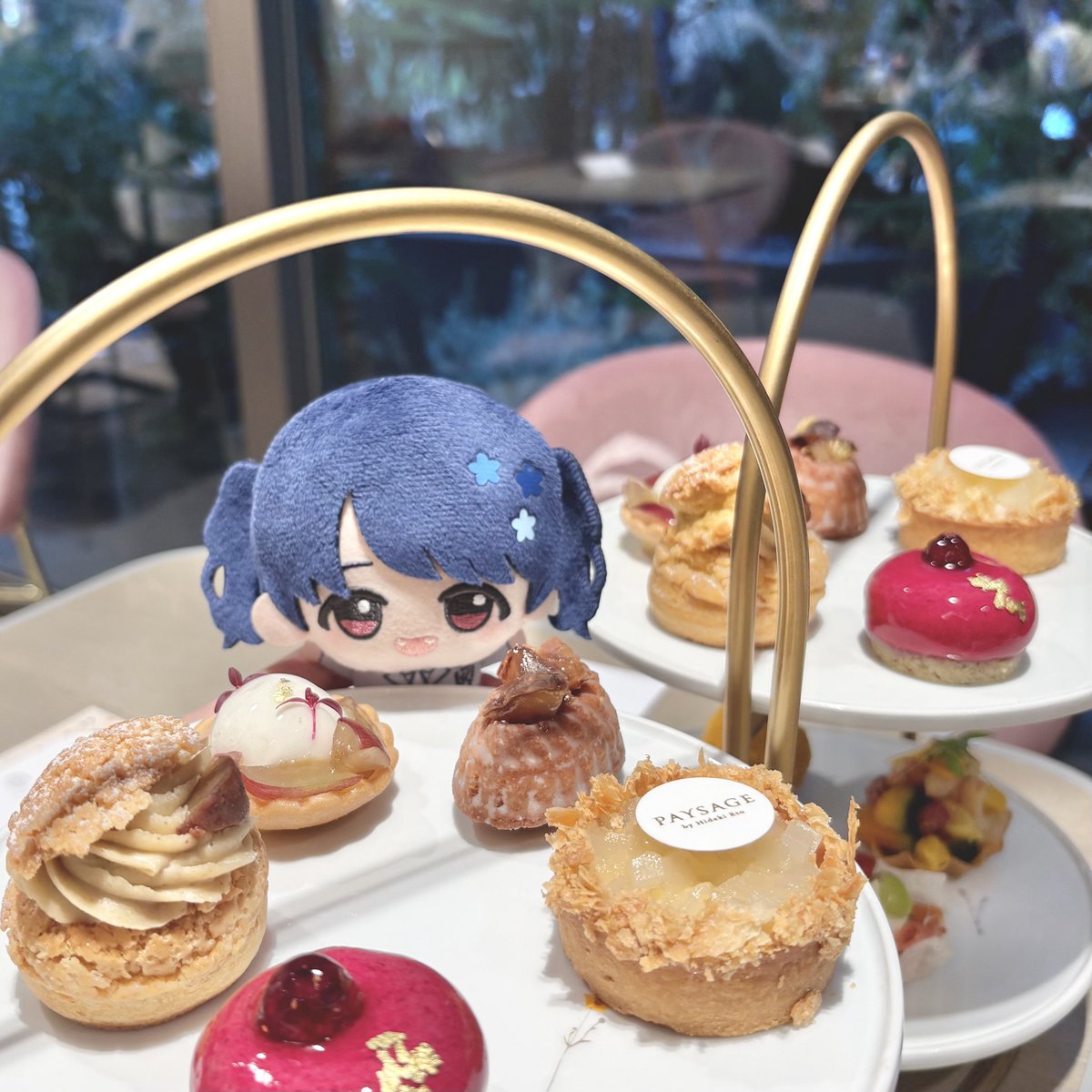 Wl6Yol's tweet photo. 秋の𝘈𝘧𝘵𝘦𝘳𝘯𝘰𝘰𝘯 𝘛𝘦𝘢〰︎︎❕
ケーキどれも美味しそうで悩んじゃう小糸ちゃんを添えて🤤🧁🍂 https://t.co/jJWZVsL4L7