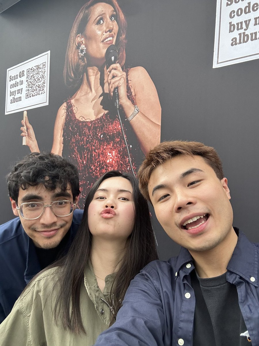 Gannnnllll's tweet photo. I promise I am a true fan I am not a reseller 
Please please look at me
@rayeinfos @raye @RayeUpdate https://t.co/oANbyBrWHL