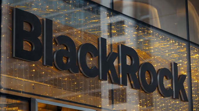 thaievangell's tweet photo. BLACKROCK AMPLIA A DEFESA CONTRA A VOLATILIDADE DO BITCOIN 🛡️₿

A @BlackRock  protocolou na SEC o PBIT, ETF que busca exposição ao Bitcoin com proteção parcial contra perdas. Inspirado em produtos da Calamos que limitaram o impacto da forte queda recente, a estratégia usa opções para amortecer perdas, mas também restringe parte dos ganhos. O movimento reforça a institucionalização do BTC e a busca por exposição com risco mais controlado. 

🔎 O fundo não compra bitcoin:native  diretamente e pode estrear em 2027, se aprovado.

Equipe ThaiTraderOficial
📲 Telegram:
https://t.co/Vu2hhtrckO

#blackrock #eua #btc #eth