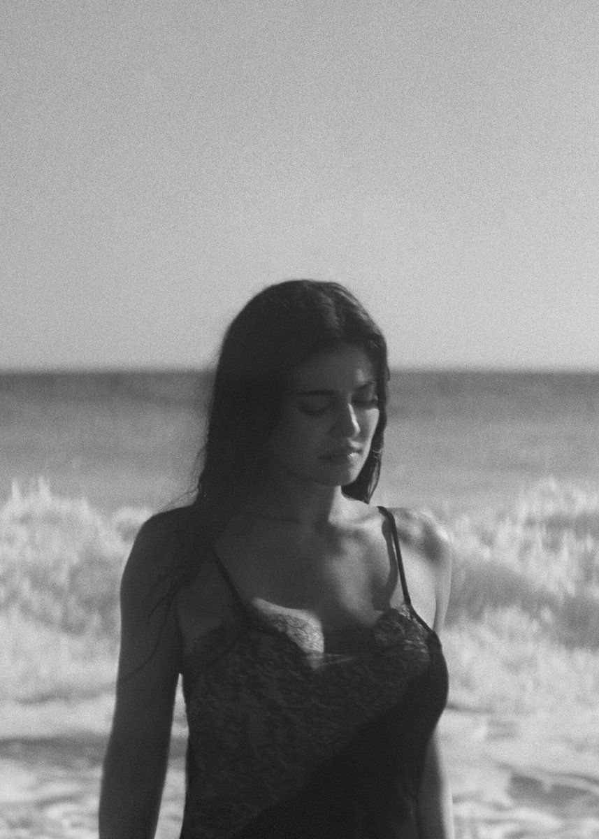 Khydaily's tweet photo. Kylie Jenner for Stella McCartney https://t.co/GGw7ShkIe8