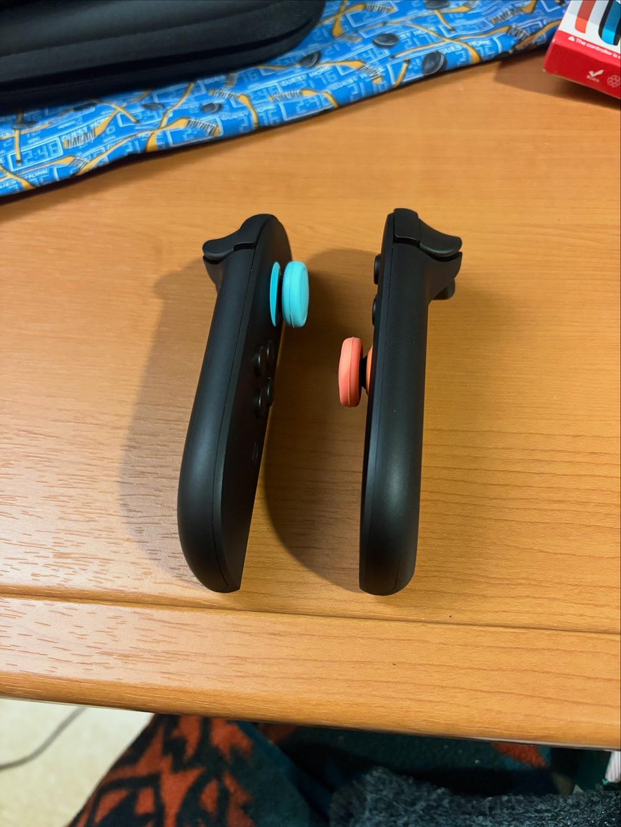 AdeliIYWatsoKLH's tweet photo. Before &amp; After! My first-ever electronics mod, and it turned out great. The Switch 2 looks even better with a little extra colour while we wait for coloured Joy-Cons. https://t.co/6qoQrYDoLm