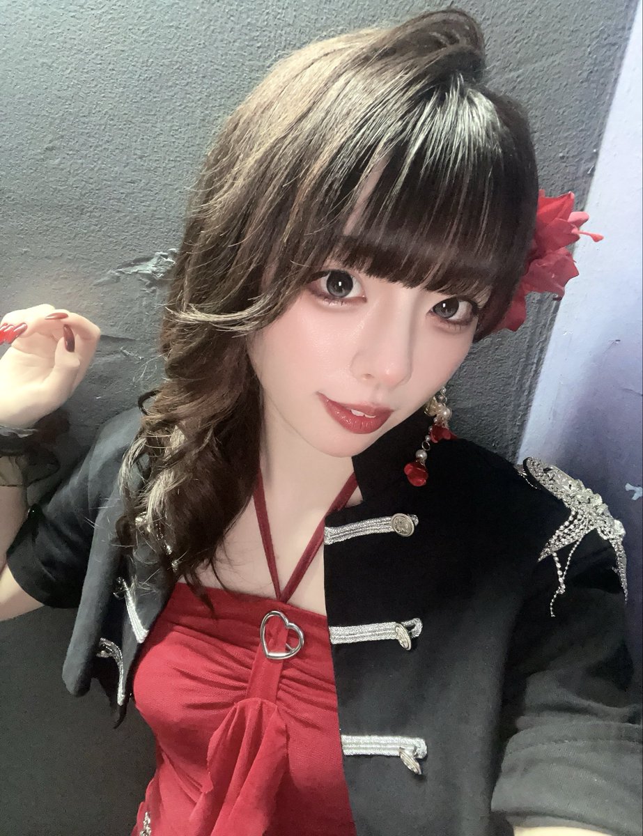 mikan_honey2's tweet photo. 🎃Halloween Live2026🎃
今年も完走！！豪華メンバーでのグルグルJUMPと盛れミはいかがでしたか？！
今年の衣装は盛れミ風でした💃
たくさんの声が聞けて超燃えました🔥
配信待ってくださった方、録画が見れるのでお待ちくださいね🙏感想、待ってまーす✨ https://t.co/tOG0hVS60U