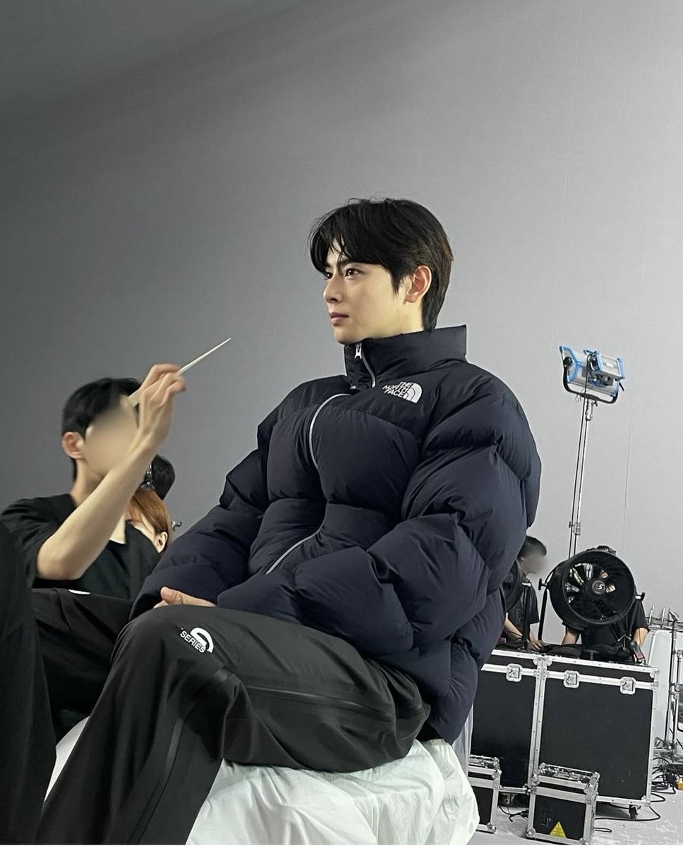 CEWProjects's tweet photo. 26.10.22

Daily military countdown for Eunwoo, marking his journey.

Each day we look back at a moment from Eunwoo’s past on this date, celebrating the memories he has given us over the years while we wait for his return.

Today is Day 452.

On this day, two years ago — October 22, 2024 — Eunwoo shared photos from one of his The North Face shoots. ❄️

From the finished winter campaign image to a little behind-the-scenes glimpse of how it came together — he looks amazing in both, and we always love seeing these different sides of a photoshoot. 💜

Just over three months until his discharge now — and we’re more than ready for all the new photos and moments still to come. 😊

We will be here every day until he returns ✨ 

#CHAEUNWOO  #차은우
@CHAEUNWOO_offcl