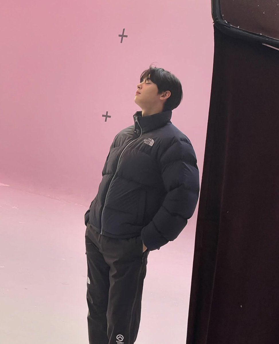 CEWProjects's tweet photo. 26.10.22

Daily military countdown for Eunwoo, marking his journey.

Each day we look back at a moment from Eunwoo’s past on this date, celebrating the memories he has given us over the years while we wait for his return.

Today is Day 452.

On this day, two years ago — October 22, 2024 — Eunwoo shared photos from one of his The North Face shoots. ❄️

From the finished winter campaign image to a little behind-the-scenes glimpse of how it came together — he looks amazing in both, and we always love seeing these different sides of a photoshoot. 💜

Just over three months until his discharge now — and we’re more than ready for all the new photos and moments still to come. 😊

We will be here every day until he returns ✨ 

#CHAEUNWOO  #차은우
@CHAEUNWOO_offcl
