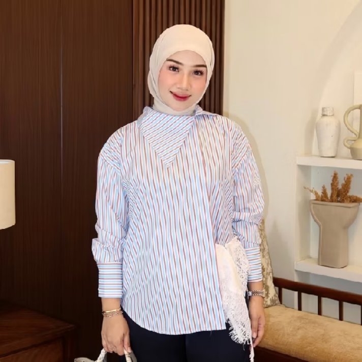 summerbeerr's tweet photo. GA MAU GATE KEEP BLOUSE CANTIK INI 🎀🫶✨️

blouse bahan cotton dengan detail kerah asimetris, bagian lengannya juga udah wudhu friendly, modelnya juga oversized but classic 🫶🫶🎀 https://t.co/0EoYjLlSEb