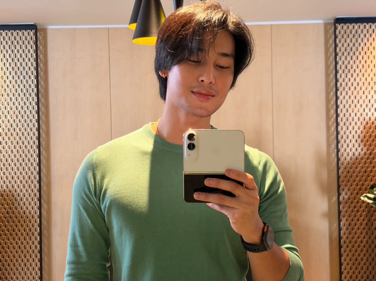 ApoNattawinofc's tweet photo. วันนี้เค้ามาาาาาา มีให้น่อวววว ได้ทั้งวันเลย 

Apo555 with iPhoneDuo55 😆

ดูรูปเต็มๆ ที่ >> https://t.co/pWOO5NDgbf 

@Nnattawin1 
#ApoNattawin #Apple #iPhoneDuo 

เตรียมความพร้อมไปเปิด APPLE EXPERIENCE in LOS ANGELES 'PRO AND TELL' | 28.10 นี้ละค้าบ ^^ https://t.co/lSJOcoHAU6