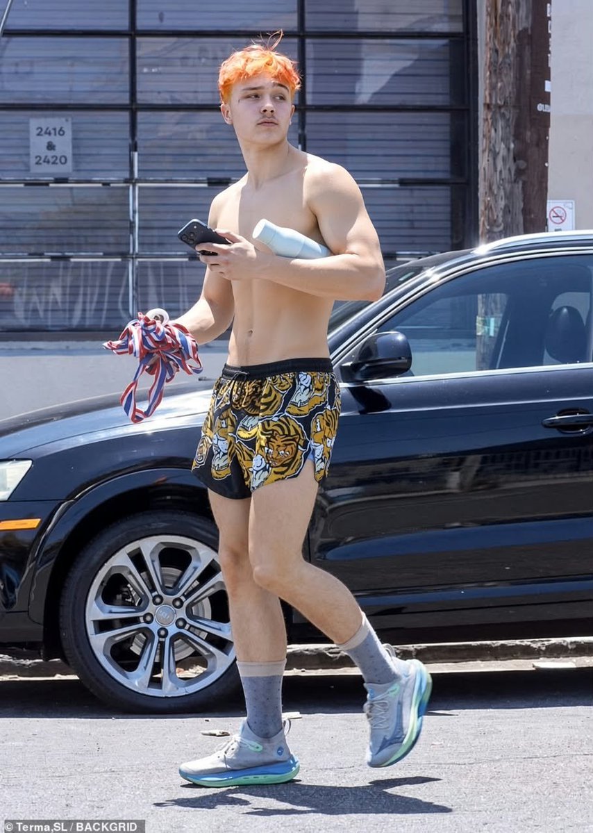 iamisla_'s tweet photo. Knox Jolie-Pitt Spotted Shirtless After an Intense Muay Thai Workout in Los Angeles https://t.co/TcCu1xXy7g