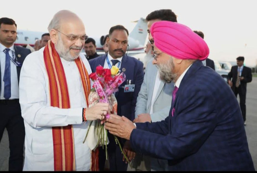 Avtarsi34826001's tweet photo. Our #homeland and #MotherLand is safe and strong when our home Minister is Strong. Wishing our Hon'ble Home Minister of India, Shri Amit Shah ji, a very #HappyBirthday.
May you live long, Sir - #happy, #hail & #hearty. https://t.co/C99OCzJ2nS