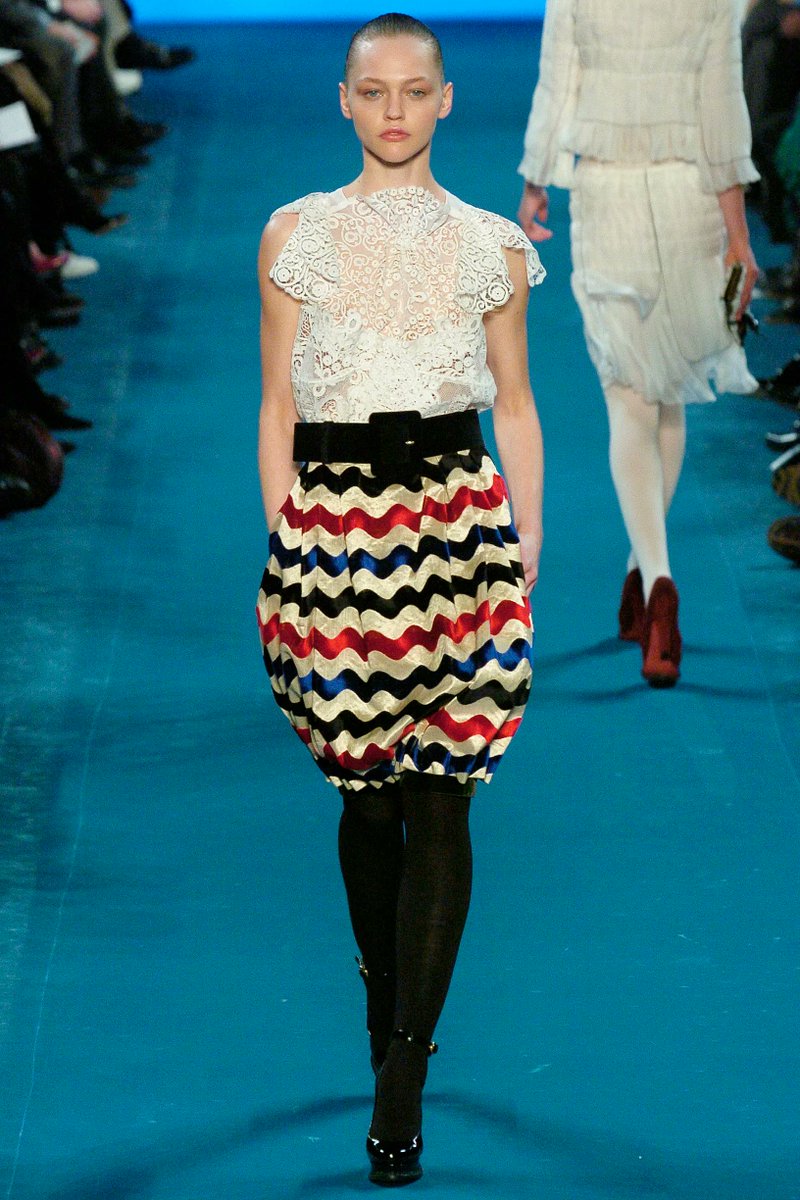 modescript's tweet photo. I have a love/hate relationship with Stefano Pilati. His YSL could be maddeningly awkward one minute and breathtakingly romantic the next. F/W 2005 is the latter. https://t.co/NSIgvJogMW