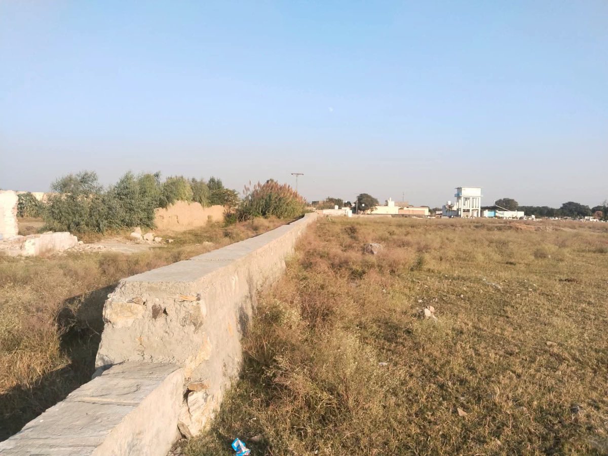 DCHaripur's tweet photo. ایڈیشنل اسسٹنٹ کمشنر (ریونیو) ہری پور کا KTS میں 100 کنال قبرستان کی چار دیواری کی تعمیراتی اسکیم کا معائنہ۔ 10 ملین روپے کی لاگت سے جاری منصوبے کے تعمیراتی معیار اور کام کی PC-I کے مطابق موقع پر تصدیق کی گئی۔

#Haripur #Development #KTS https://t.co/vJFpGbpnX6