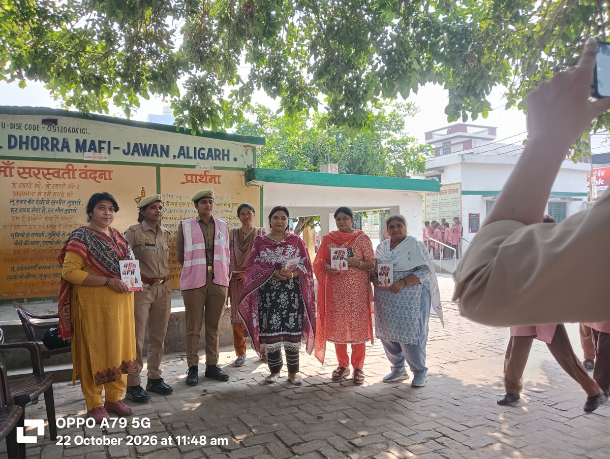 PreetiShar17423's tweet photo. मॉ०प्रा०वि०धौर्रा माफ़ी,अलीगढ़ में क्वार्सी थाने की महिला पुलिस अधिकारियों ने बच्चों को *नारी शक्ति, नारी स्वावलंबन* संबंधित जानकारी प्रदान की। @Dm_Aligarh 
@DBE_SA
@shikshansamvad 
@AligarhCdo
@bsa_aligarh_
@dietaligarh
@Aa
@basicshiksha_up
@MoHFW_INDIA @EduMinOfIndia
@amarujala https://t.co/dqqJaKp6s0