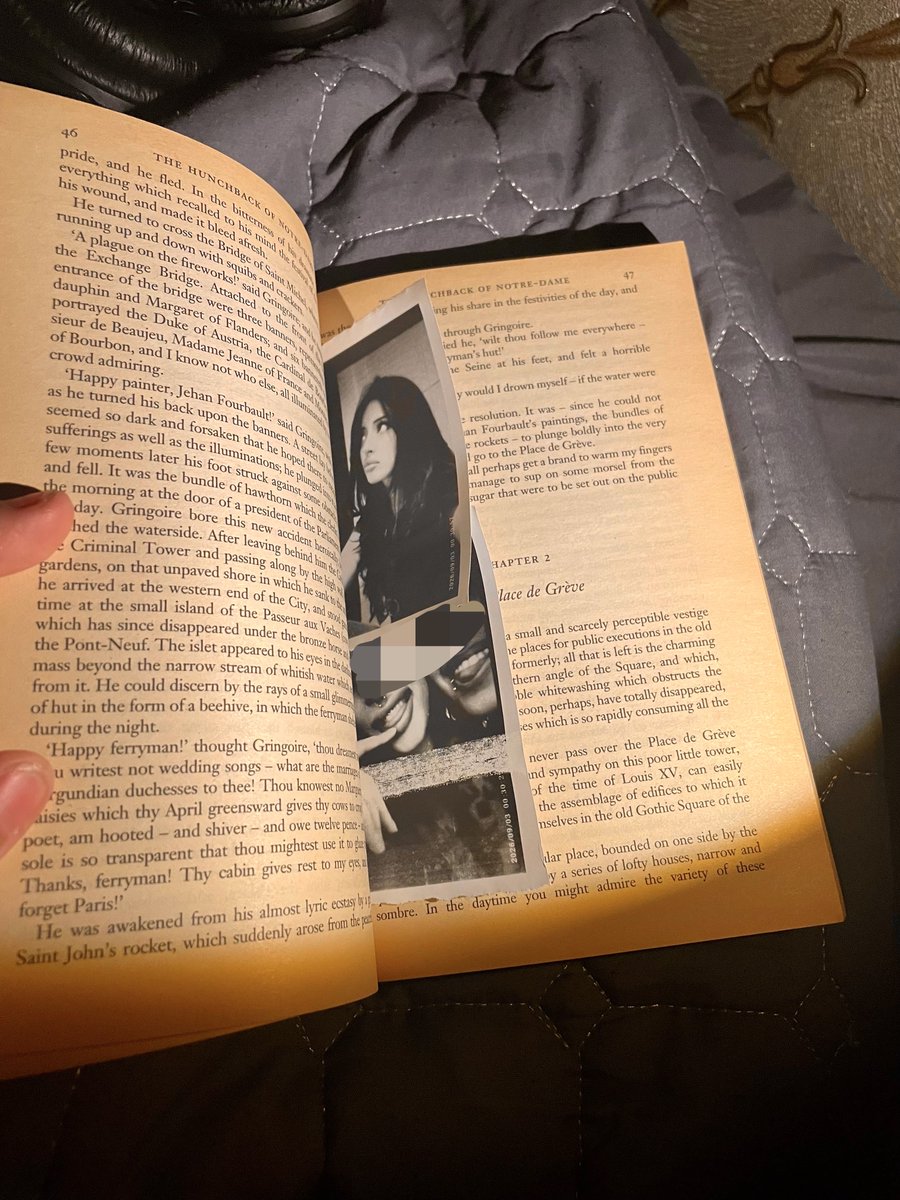 quartergleek's tweet photo. my bookmark is a picture of my wife https://t.co/E06hCgPDZG