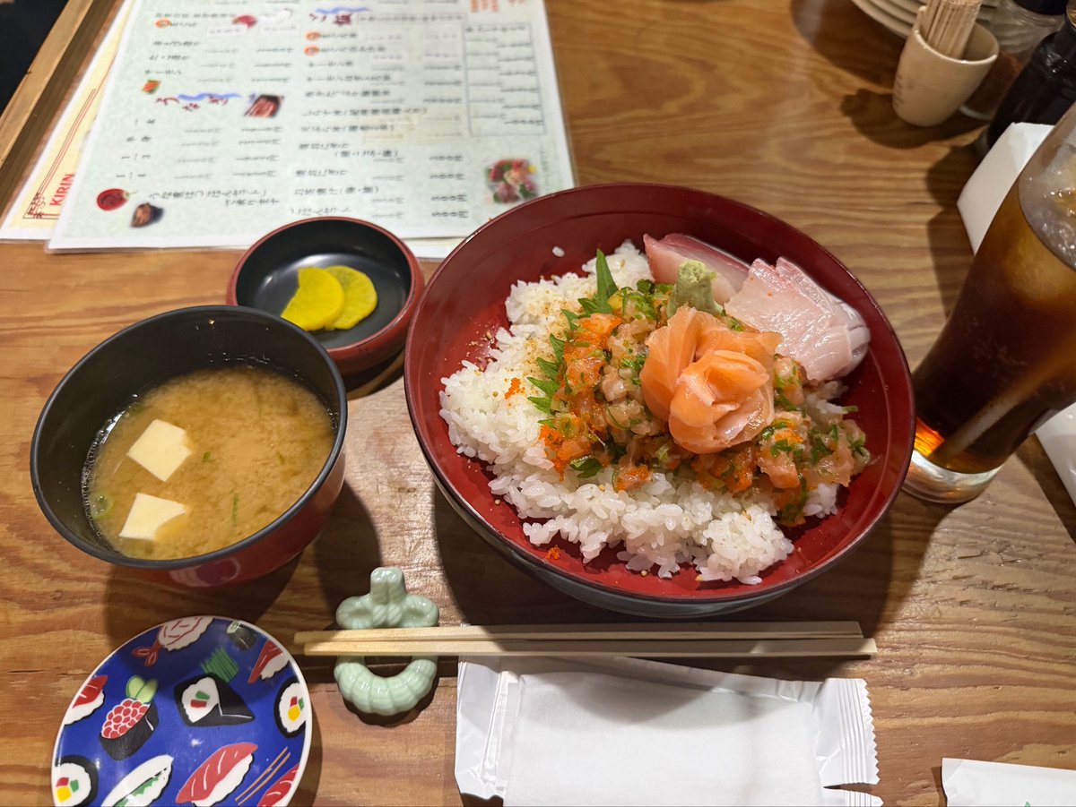 gri_sia's tweet photo. 和歌山でたべた海鮮丼 https://t.co/F3UIbbQz1Z