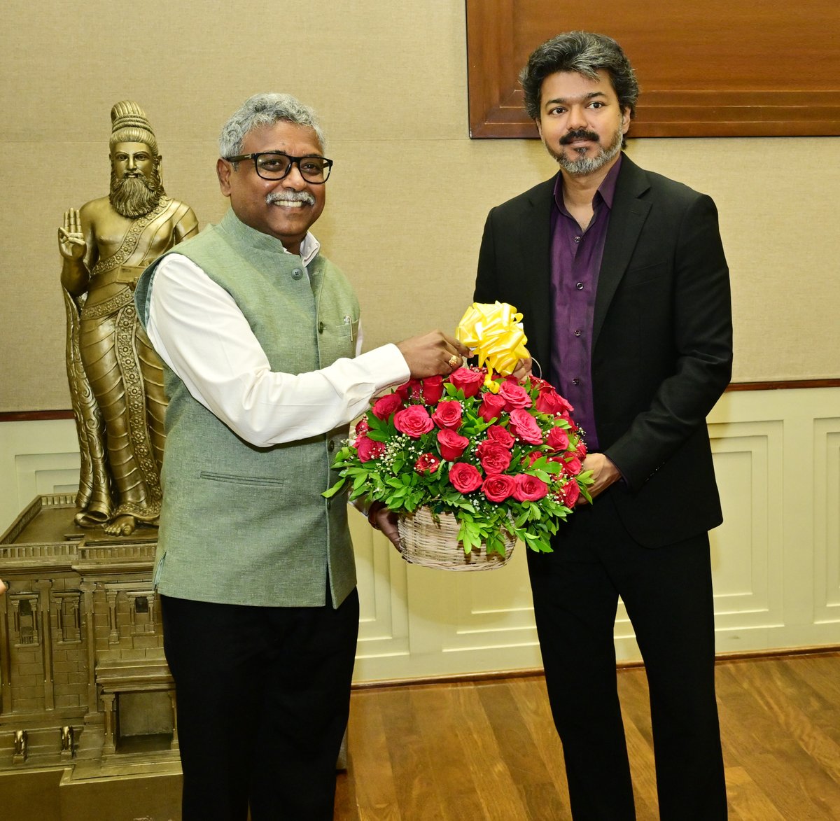 GMSRailway's tweet photo. Shri Subba Rao, General Manager, Southern Railway, called on the Hon’ble Chief Minister of Tamil Nadu, Thiru C. Joseph Vijay and discussed various railway projects in Tamil Nadu.

#SouthernRailway #TamilNadu #IndianRailways https://t.co/YJ55FwP0Rd