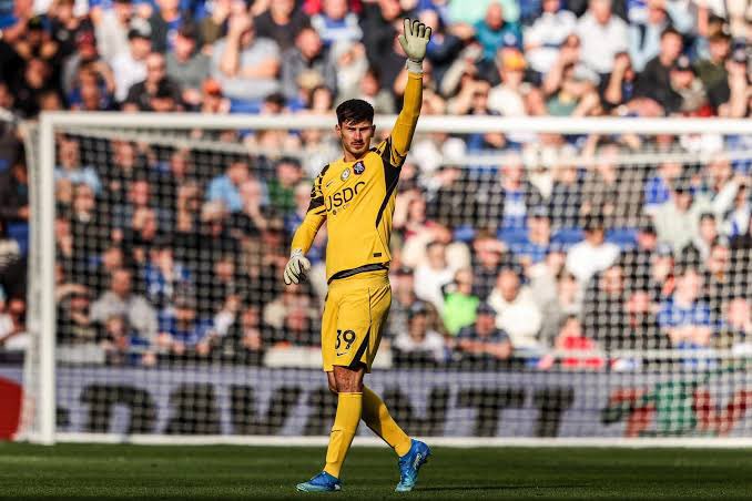 ChelsTransfer's tweet photo. Ask those inside Chelsea and, after preaching patience, they will hail Penders’ potential as ‘huge'. One senior source even described his ceiling as 'absolutely elite'. Just try not to mention Thibaut Courtois in their company. There are some within Chelsea who are not overly fond of comparing the two. They think it heaps unnecessary pressure on ‘Big Mike’. (via @kierangill_DM)