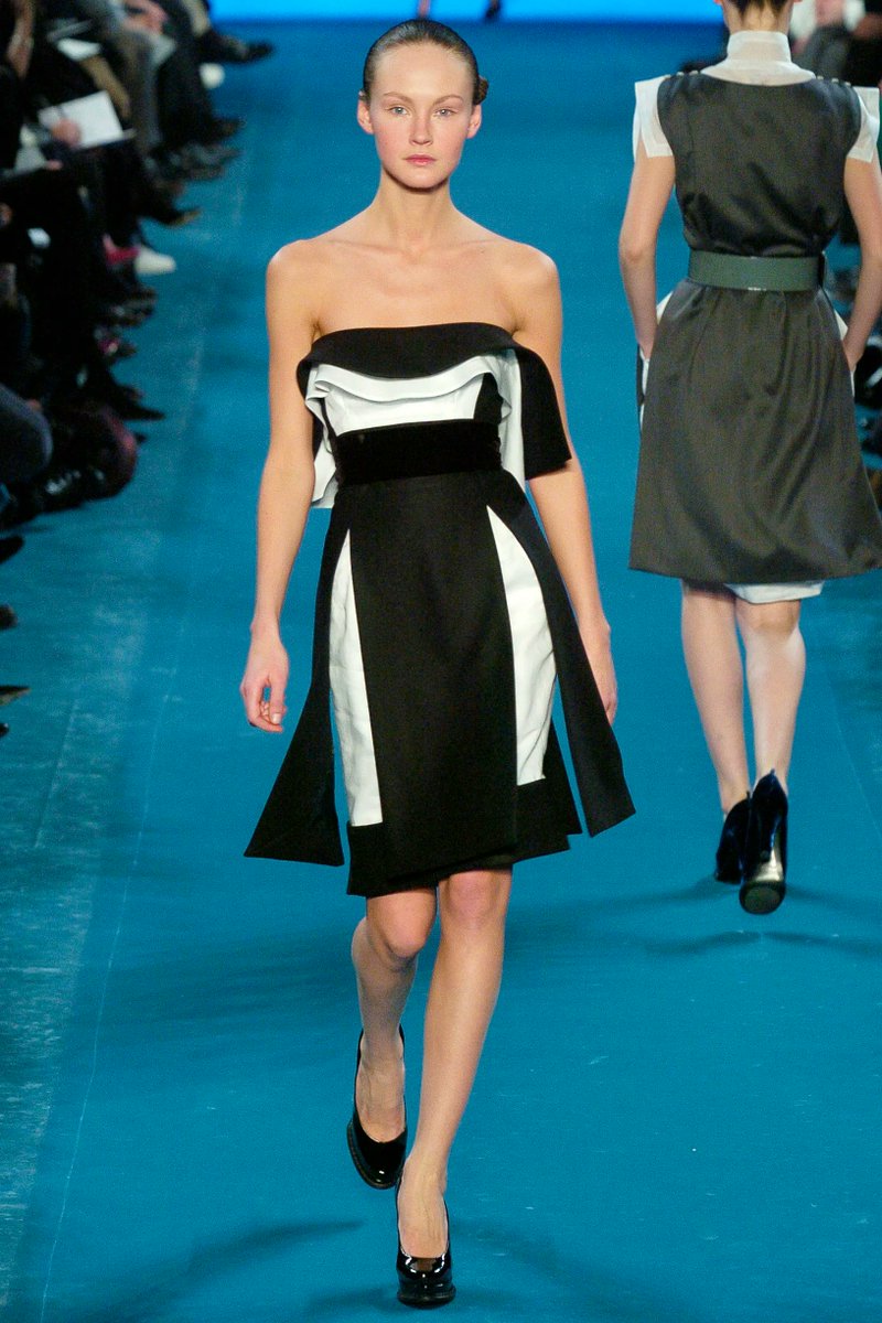 modescript's tweet photo. I have a love/hate relationship with Stefano Pilati. His YSL could be maddeningly awkward one minute and breathtakingly romantic the next. F/W 2005 is the latter. https://t.co/NSIgvJogMW