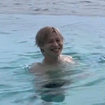 rudicalous's tweet photo. So happy to be in the water 🌊 https://t.co/0hbl2PJjNc