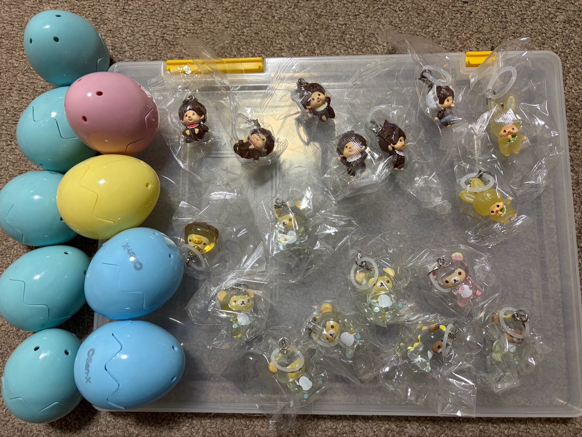 Maron0218Myu's tweet photo. ガチャガチャのお店はしごしてリラックマとモンチッチのめじるしアクセサリーたくさん引けたー✨疲れた…
恐竜カプセルが可愛い🦖 https://t.co/SWueYCeS06