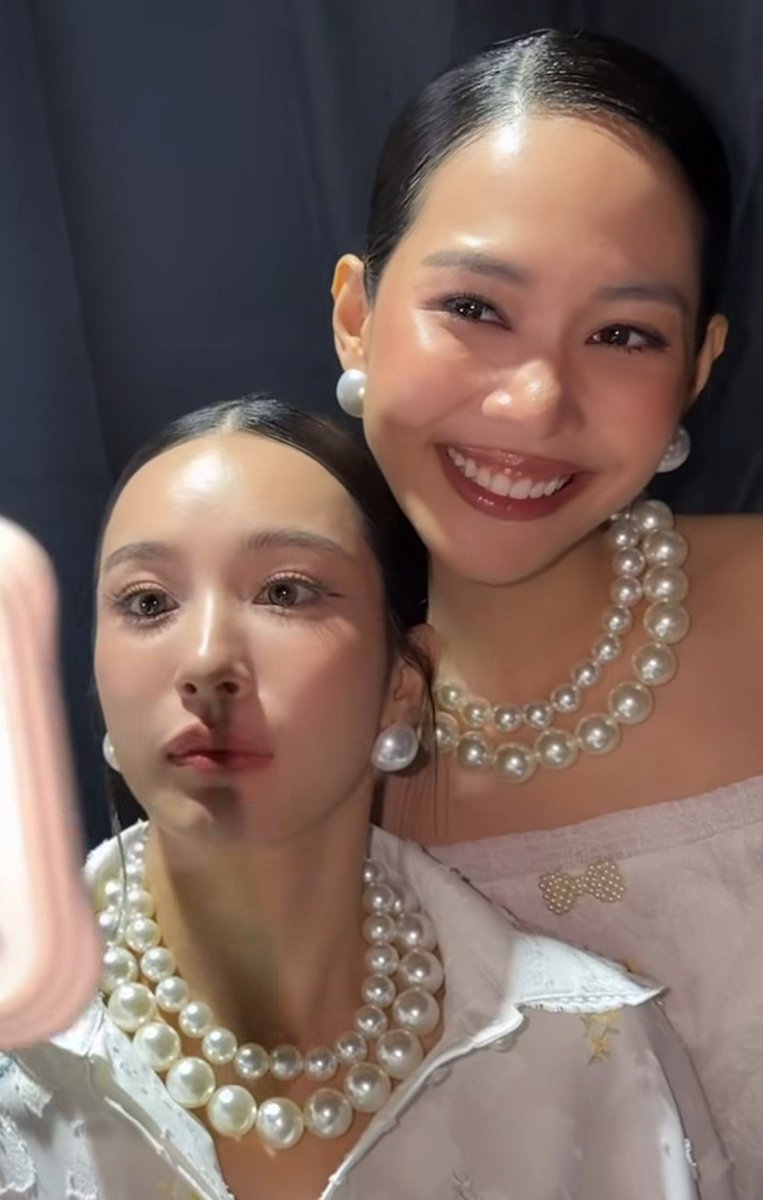Ysmile211's tweet photo. อัยจ๋องกับพี่คนสวย🥺

ENJOY FREE TO BE EFW26
#EnjoyatEFW26ICONSIAM

PUINOONBINT FREE TO BE EFW26 #PuinoonBintatEFW26ICONSIAM https://t.co/8NCIFWfOE1
