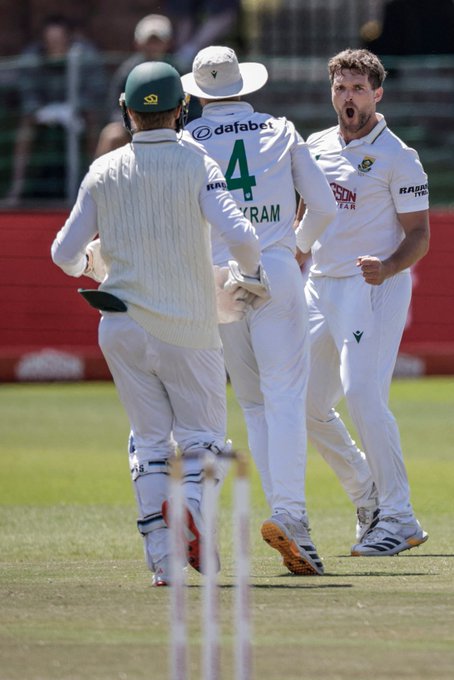 Wiaan Mulder cleans up Boland for 40 (166) and then does the same to Pat Cummins! 😲  Australia are eight down.