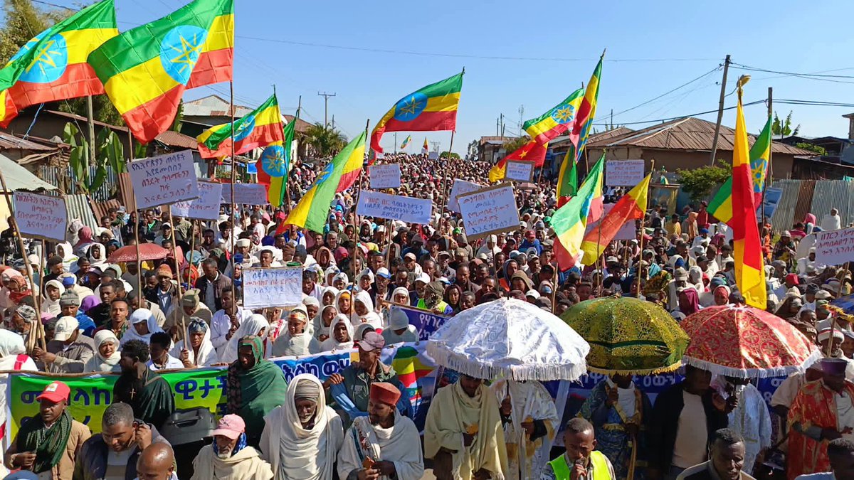 AshenafiNi18359's tweet photo. በ በሰሜን ሸዋ ዞን የአሳግርት ወረዳ የአገር አፍራሽ የባንዳና ባዳ የጥፋት ድርጊትን የሚያወገዝ፤ የሀገር መከላከያ ሰራዊትና የክልሉ የጸጥታ ኃይል የሚደገፍ ታላቅ ሕዝባዊ ሰላማዊ ሰልፍ ተካሂዷል። https://t.co/shNHav0qSd