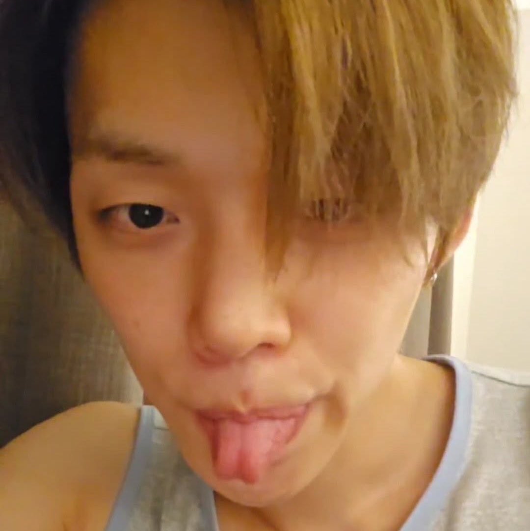 wonyawnzzn's tweet photo. his snake tongue is very dear to me https://t.co/wRzVNp3isL