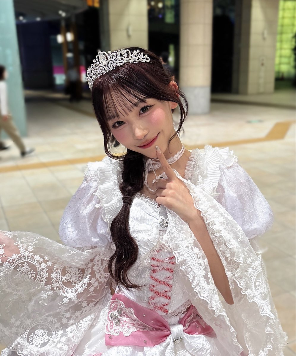 karina___charm's tweet photo. 「MV公開記念フリーライブ」
ありがとうございました‼︎♥️

平日だったんですが、みんな会いに来てくれてありがとうございました!(>_<)
今日は、なんと5曲も披露させて頂いてみんなのコールが汐留シオサイトに響いてて感動しました( ᵒ̴̶̷̥́ ^ ᵒ̴̶̷̣̥̀ )ほんとありがと!!♡

そして特典券が、事前販売分、当日券、両方とも完売させていただいてほんとに幸せでした🥹みんなありがとうございます✦.*
嬉しい🥺🥺

本日は、本当に楽しかったです♡
ありがとうございました(՞_  ̫ _՞)ᐝ ​​​♥️