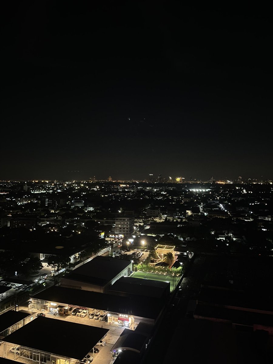 iiibo4839's tweet photo. 🌒 https://t.co/FCqn8VBr4Y