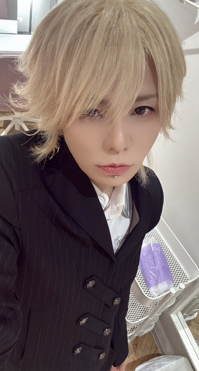 kouki_d_out's tweet photo. リミスタひとり前線ありがとうございました！

みんながいたから寂しくなかったでスケジュール👍

そして、ビジュアル系博士ゆえにスタジオがずっと、、、

もっとビジュアル系を広めようと思いました！
おねだりも聞いてくれてありがと！

これで、鬼ヶ島、ダウト、さくら前線と誕生日に全て過ごせました👍

最後にあいしてます。