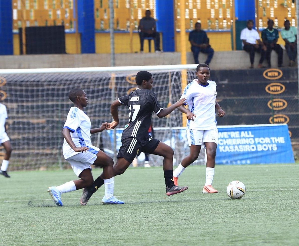 KCCAWomenFC's tweet photo. At the hour mark. 
⏱️ Sixty minutes 
⚫️[3-1]⚪️

⚽️Joanitah Ainembabazi 5'
⚽️Kamiyati Naigaga 8'
⚽️Loyce Komugisha 45'

#KCCAWomenFC | #KampalaQueens 
#KCCAJIN https://t.co/8rQAi5tp8n