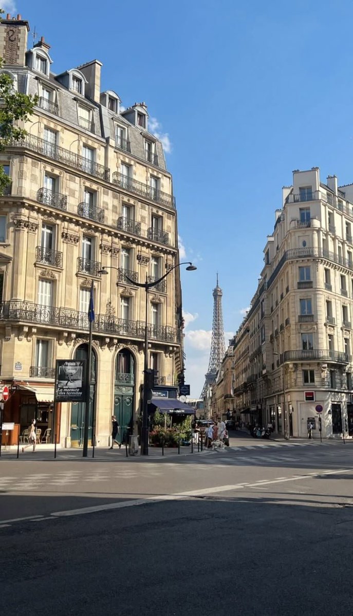 ____flowers__'s tweet photo. Paris, France 🇫🇷 https://t.co/oYVQCtPKxS