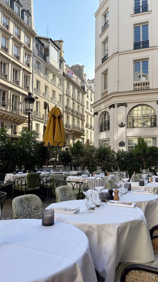 ____flowers__'s tweet photo. Paris, France 🇫🇷 https://t.co/oYVQCtPKxS
