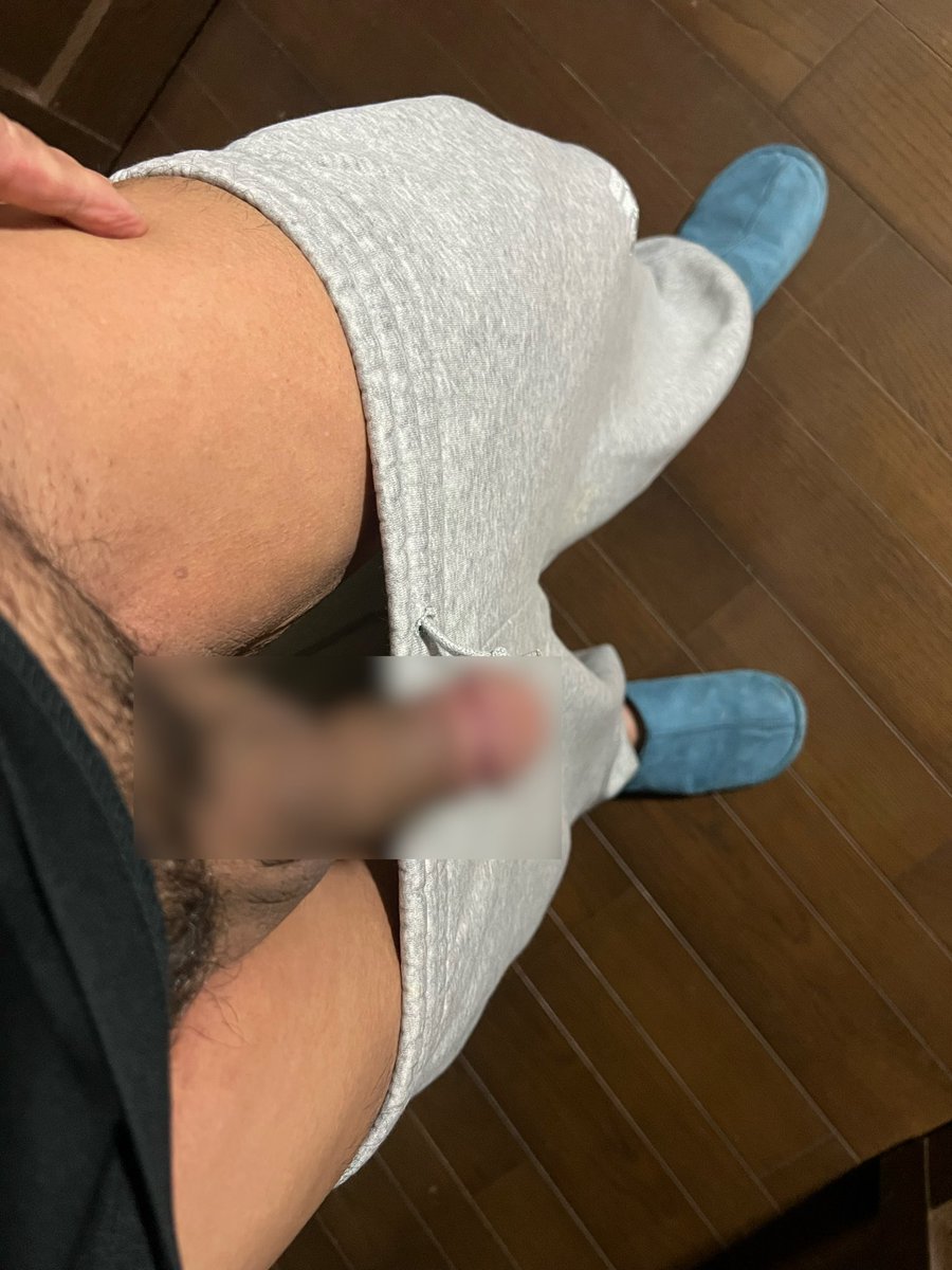 merohanjo's tweet photo. こんばんは♫
今日はガクンと気温が下がり
少し肌寒い感じ
夏場は裸足たんやけど
今は、少し暖かめのスリッパでw
だんだん寒くなるにつれ
思考、活動が鈍る俺です（笑）

おやすみ https://t.co/uprTtuEe6R