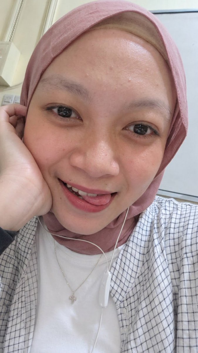 vita_herni's tweet photo. Hari-hari boring di kantor😌 https://t.co/Mmi6bFoCi1