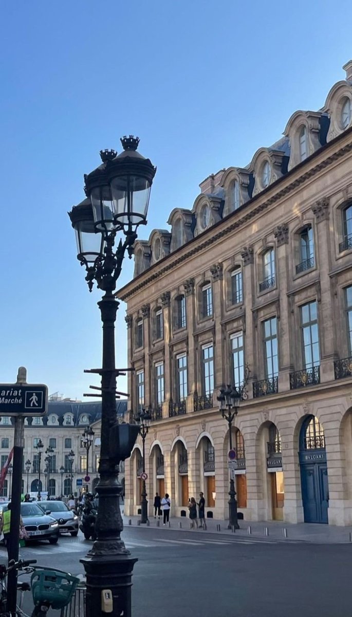 ____flowers__'s tweet photo. Paris, France 🇫🇷 https://t.co/oYVQCtPKxS